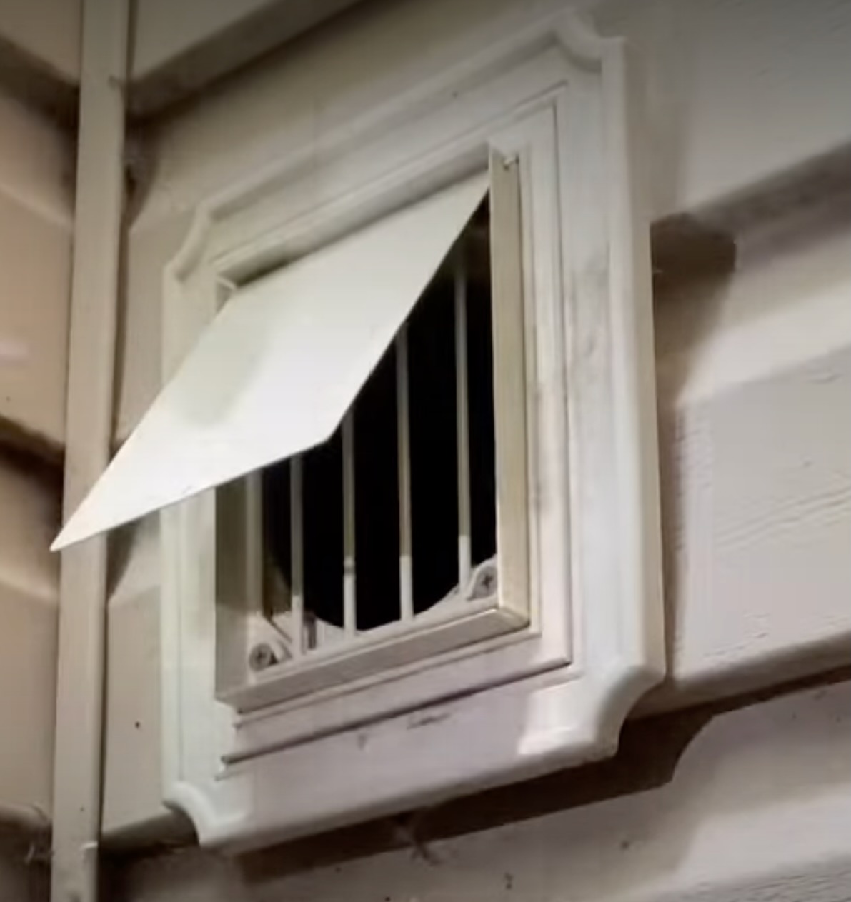 421A Famous Four to One Louver Vent Cover, ALMOND